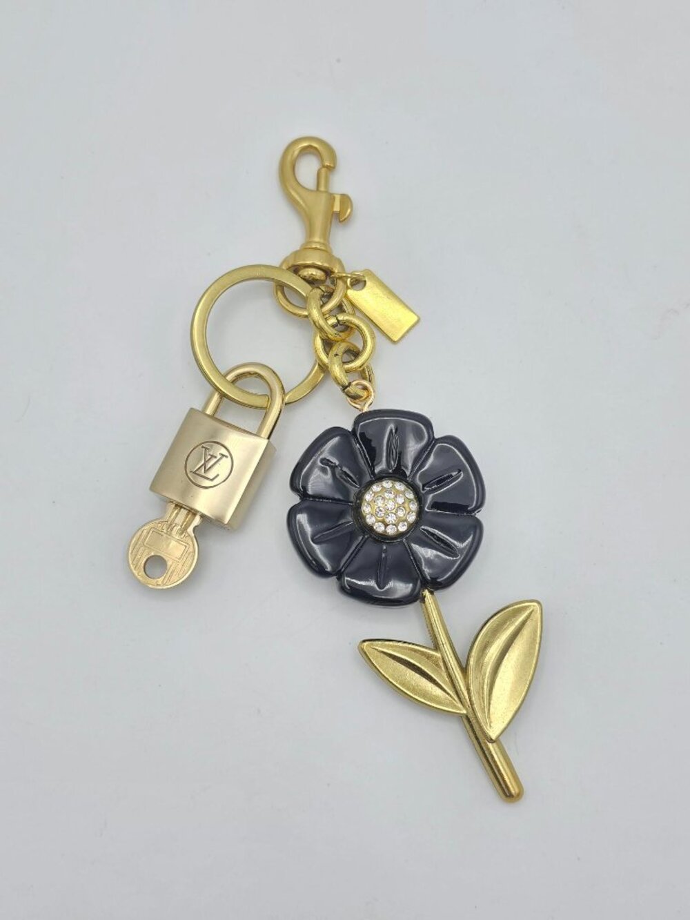 Authentic LV Gold Padlock 🔒 Keychain Charm for Louis Vuitton Bags - Picture 3 of 9